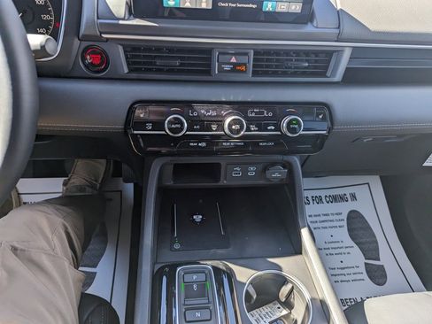 New 2025 Honda Pilot Touring image 18