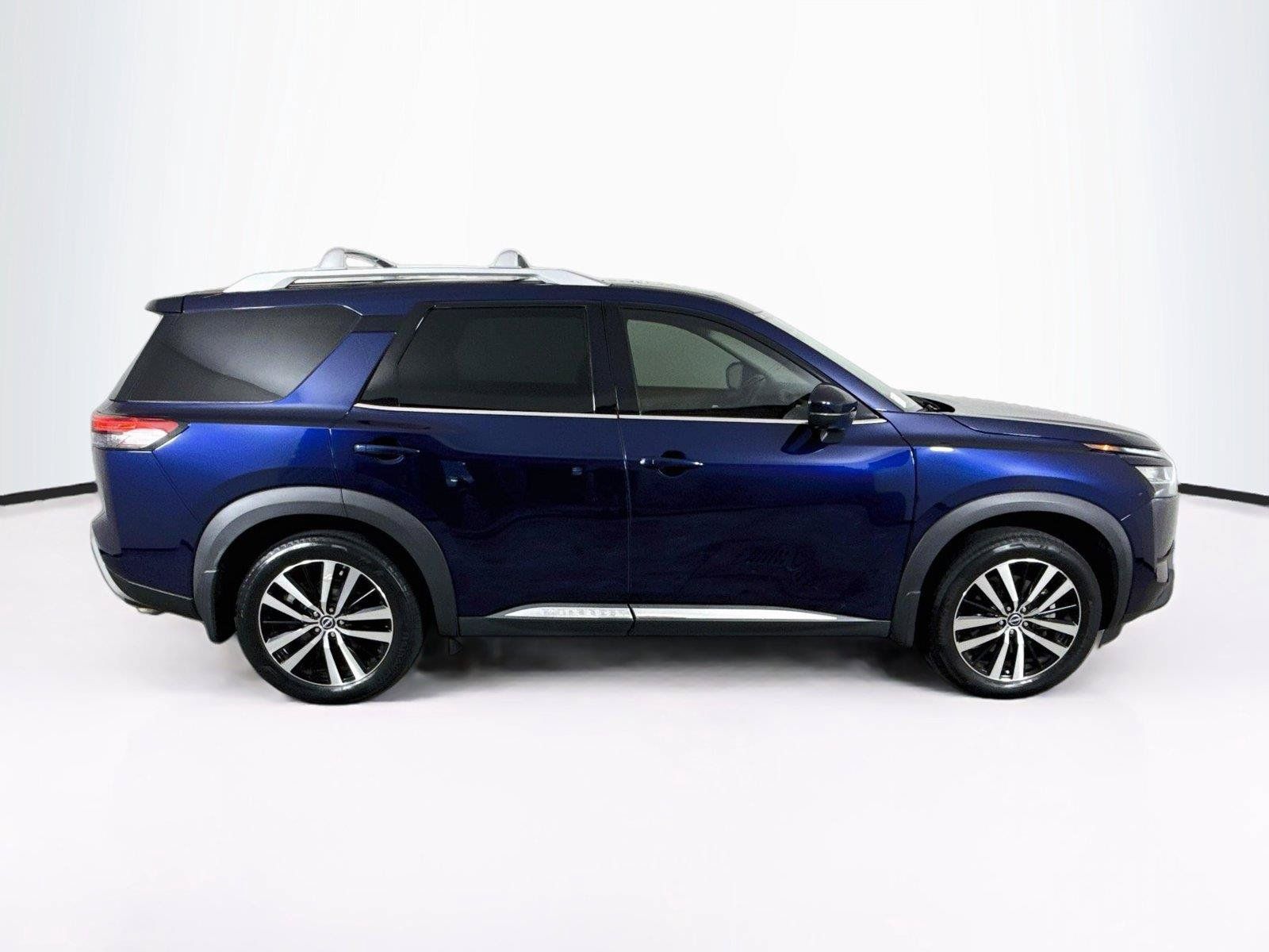 Used 2023 Nissan Pathfinder Platinum w/ Cargo Package AWD/4WD image 6