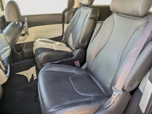 Used 2022 Kia Carnival SX Prestige image 24