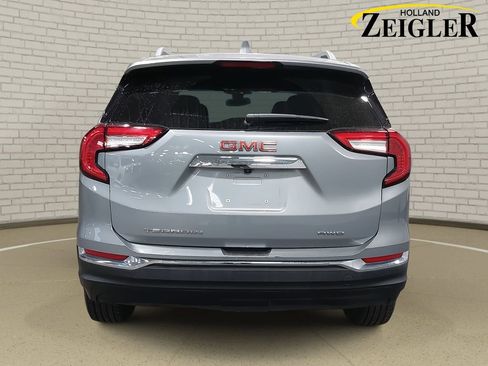 Used 2024 GMC Terrain SLT image 6