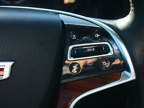 Used 2015 Cadillac Escalade Luxury image 17