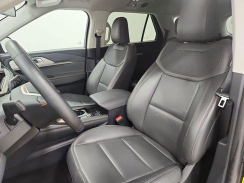 Used 2025 Ford Explorer Active w/ Active Comfort Package image 14