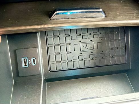 Used 2023 Ford Expedition Limited image 34