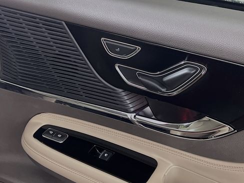 Used 2020 Lincoln Corsair FWD w/ Convenience Package image 32