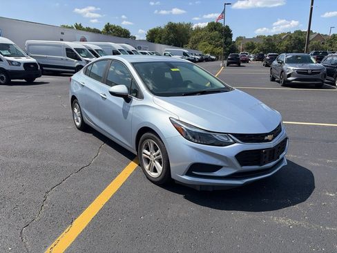 Used 2017 Chevrolet Cruze LT FWD image 3