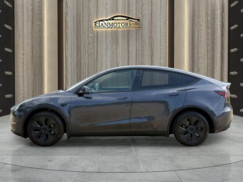 Used 2025 Tesla Model Y Long Range AWD/4WD image 4