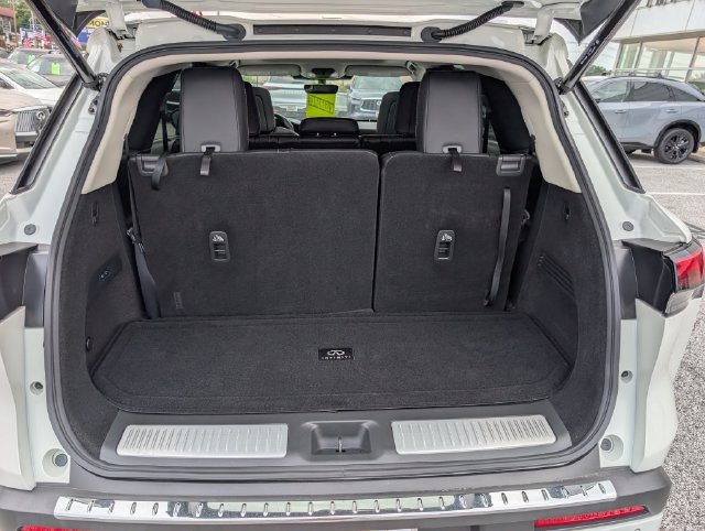 Used 2023 INFINITI QX60 Sensory w/ Cargo Package AWD/4WD image 13