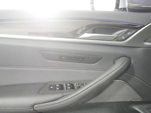 Used 2023 BMW 540i w/ Premium Package RWD image 8