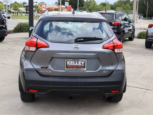 Used 2018 Nissan Kicks SV FWD image 8
