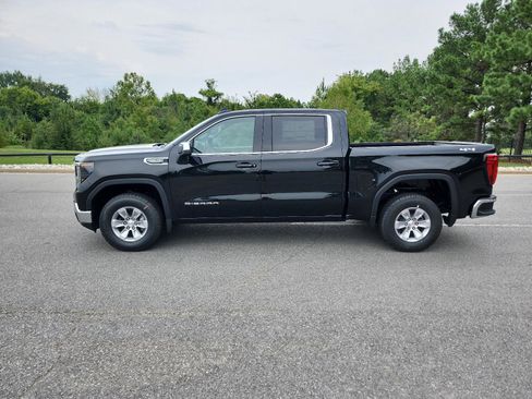 New 2026 GMC Sierra 1500 SLE image 2
