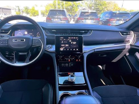 Used 2022 Jeep Grand Cherokee Altitude image 7