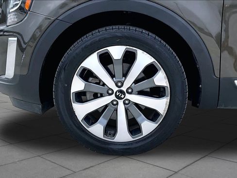 Used 2020 Kia Telluride EX w/ EX Premium Package FWD image 10
