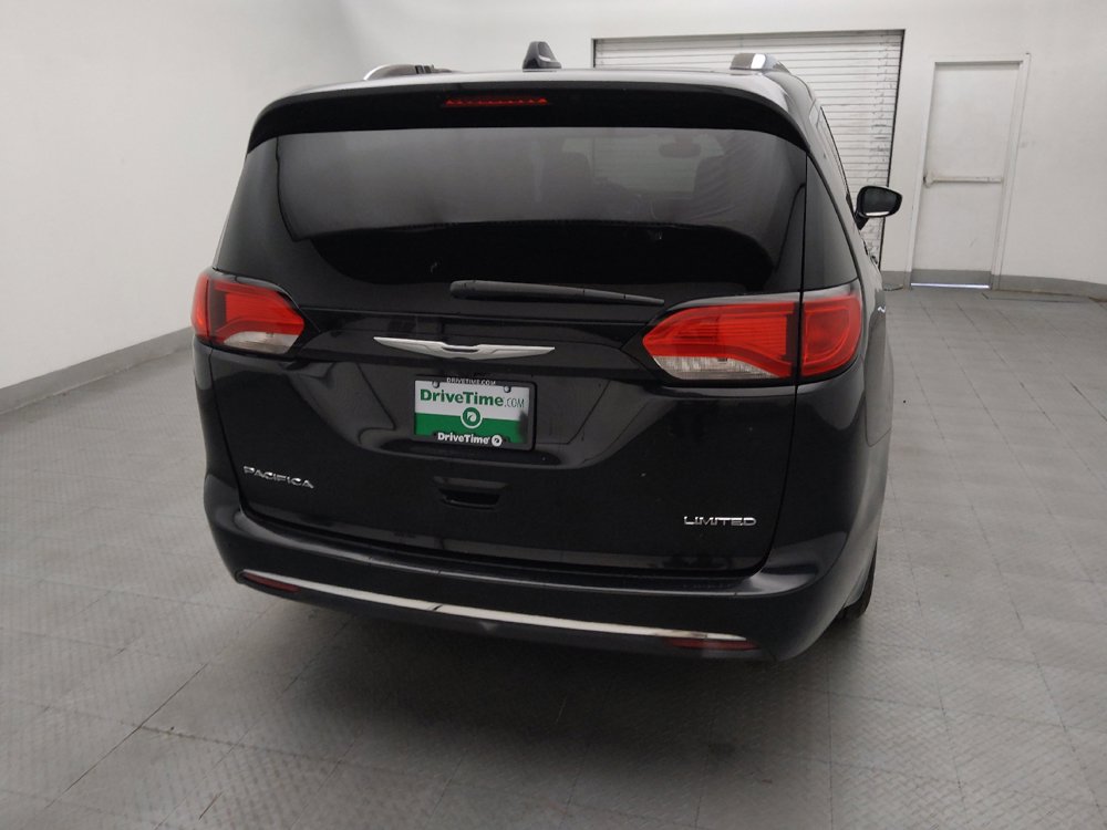 Used 2017 Chrysler Pacifica Limited FWD image 7