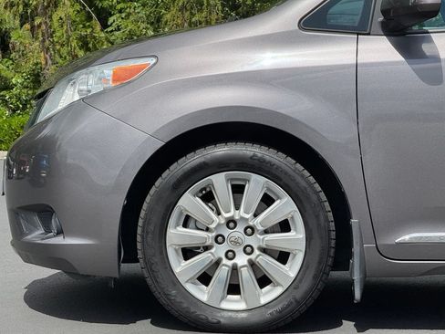 Used 2015 Toyota Sienna XLE w/ XLE Navigation Package AWD/4WD image 4