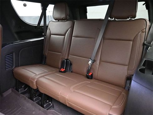 Used 2025 Chevrolet Suburban High Country w/ LPO, Illumination Package image 20