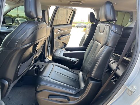 Used 2023 Jeep Grand Cherokee L Limited AWD/4WD image 21