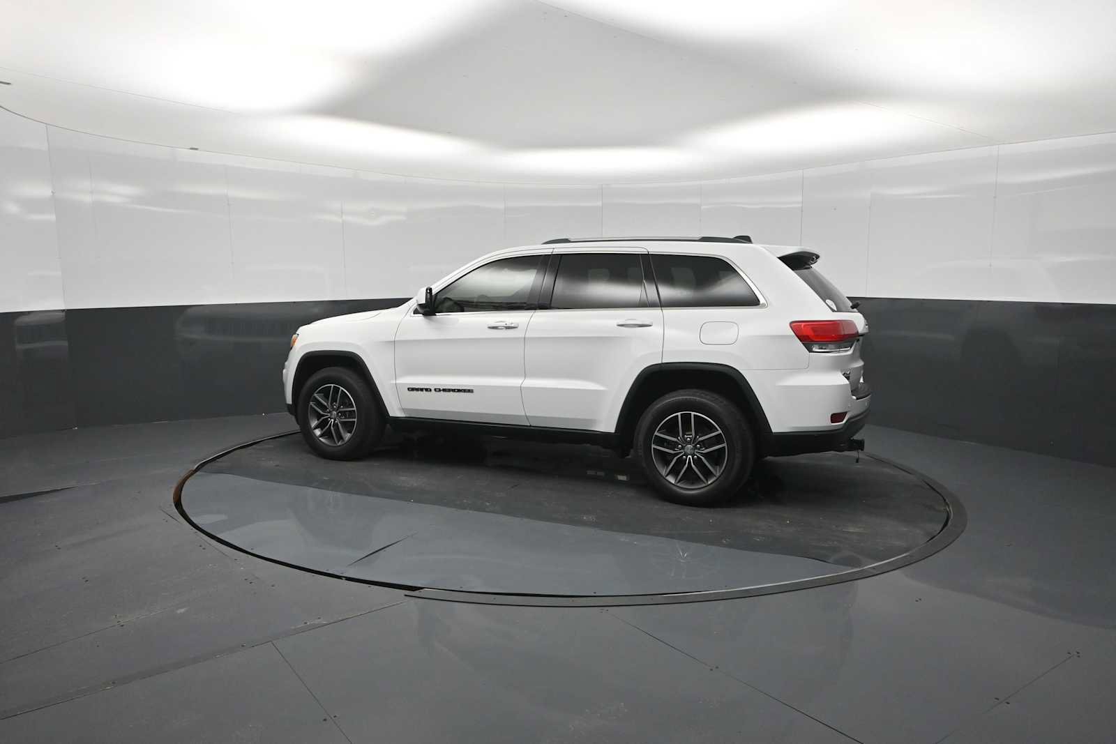 Used 2018 Jeep Grand Cherokee Laredo AWD/4WD image 83