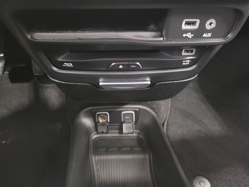 Used 2018 Chrysler Pacifica Touring-L Plus FWD image 19