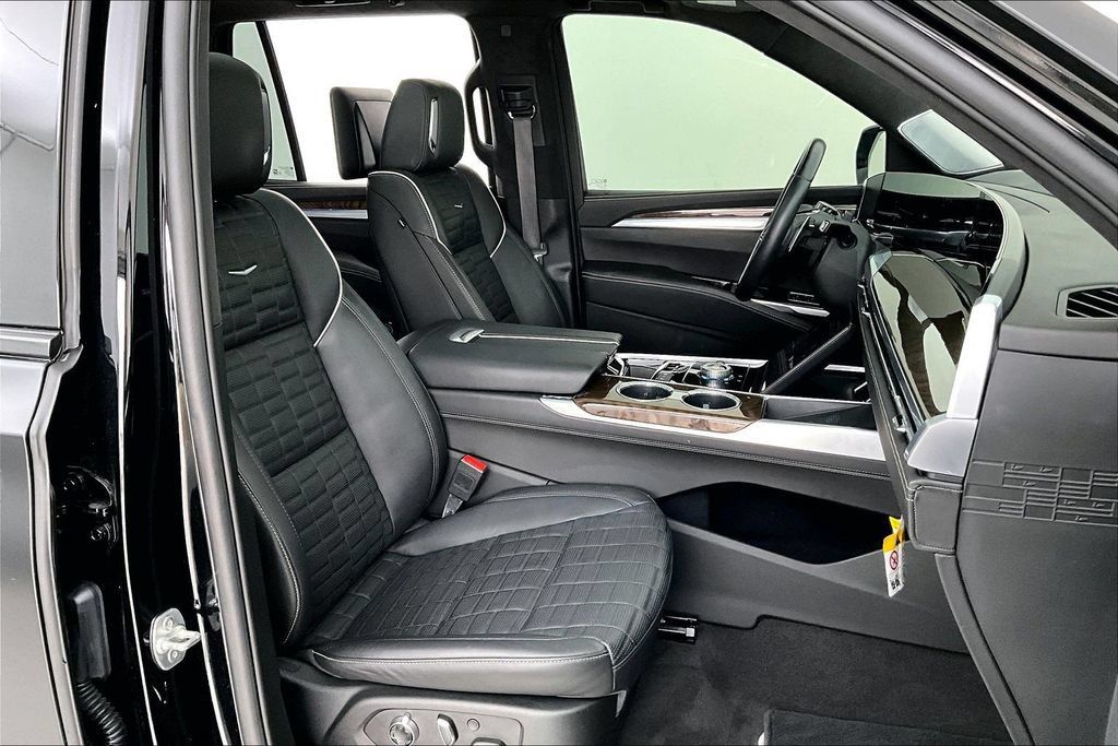 Used 2025 Cadillac Escalade Sport Platinum AWD/4WD image 8