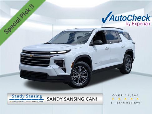 Used 2025 Chevrolet Traverse LT FWD image 1