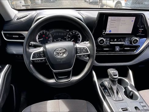Used 2023 Toyota Highlander L FWD image 14