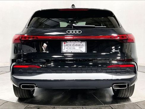 Used 2025 Audi Q5 Premium w/ Convenience Package AWD/4WD image 3