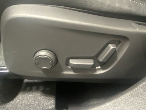 Certified 2025 Volvo XC40 B5 Plus image 12