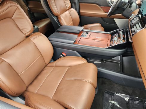 Used 2022 Lincoln Navigator Reserve image 15
