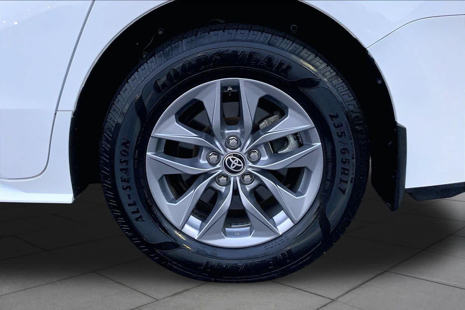 Used 2022 Toyota Sienna LE FWD image 10