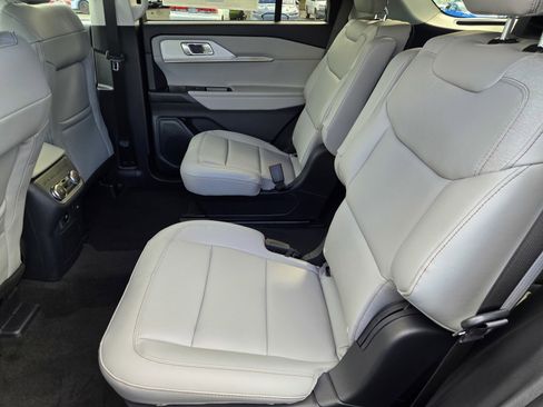 New 2026 Ford Explorer Active w/ Active Comfort Package image 6