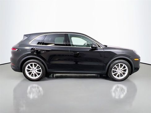 Used 2024 Porsche Cayenne image 8