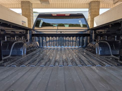 Used 2021 Chevrolet Silverado 1500 LT AWD/4WD image 17