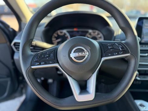 Used 2025 Nissan Altima 2.5 SV image 24