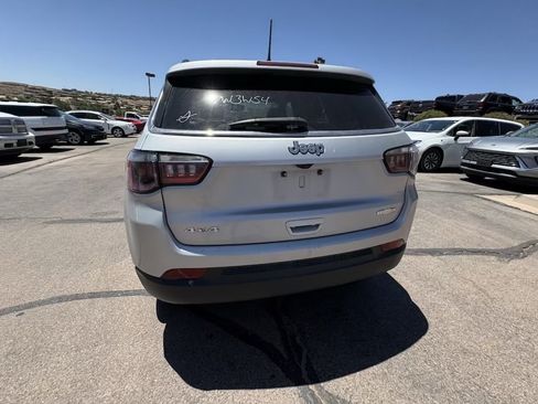 Used 2024 Jeep Compass Latitude AWD/4WD image 4