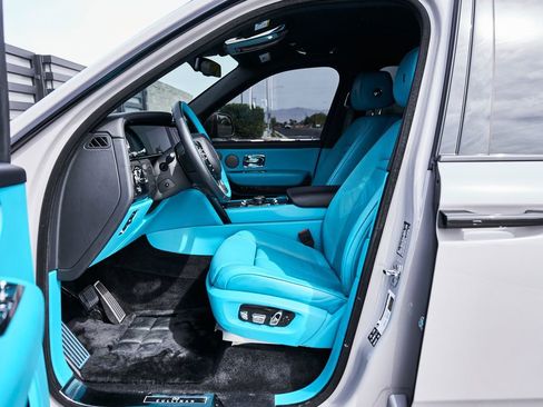 Used 2025 Rolls-Royce Cullinan Black Badge image 34