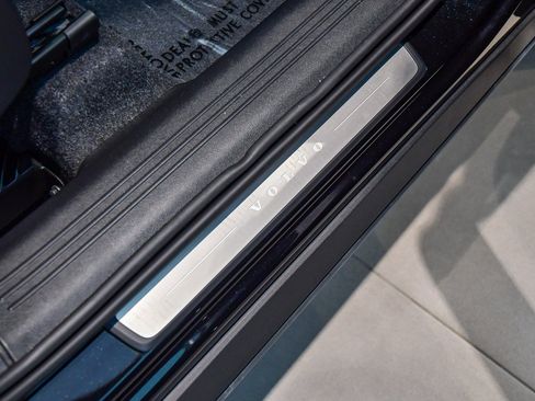 New 2025 Volvo XC40 B5 Ultra w/ Climate Package image 17