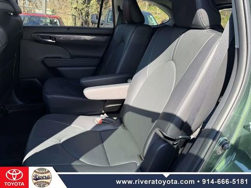 Used 2023 Toyota Highlander Limited image 17