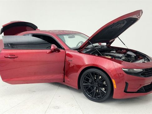 Used 2021 Chevrolet Camaro LT image 13