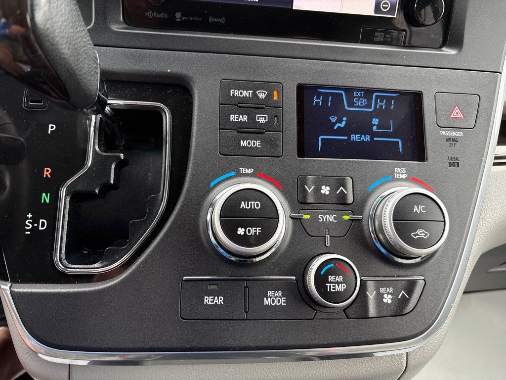 Used 2017 Toyota Sienna XLE Premium AWD/4WD image 17