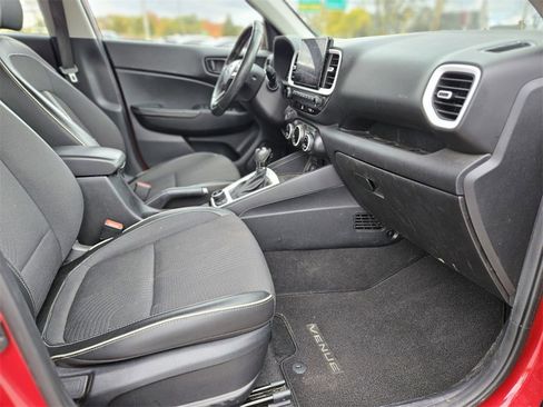 Used 2023 Hyundai Venue Limited image 11