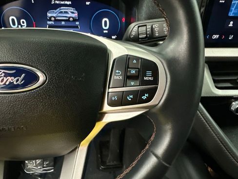Used 2025 Ford Explorer Active w/ Active Comfort Package AWD/4WD image 16