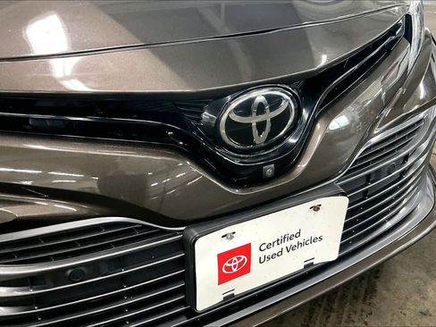 Used 2018 Toyota Camry XLE image 29