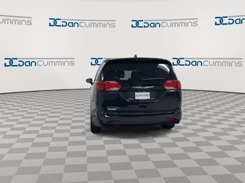 Used 2023 Chrysler Voyager LX FWD image 7