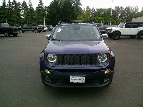 Used 2017 Jeep Renegade Altitude AWD/4WD image 8