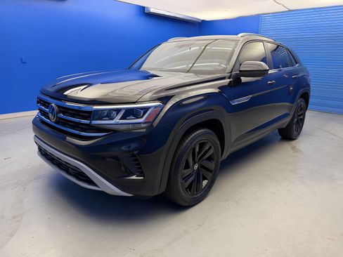 Used 2023 Volkswagen Atlas Cross Sport SE FWD image 4