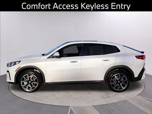 Certified 2025 BMW X2 xDrive28i w/ Technology Package image 6