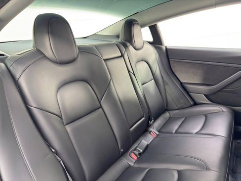 Used 2023 Tesla Model 3 Standard Range image 39