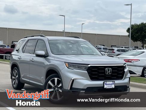 Used 2024 Honda Pilot Touring image 1