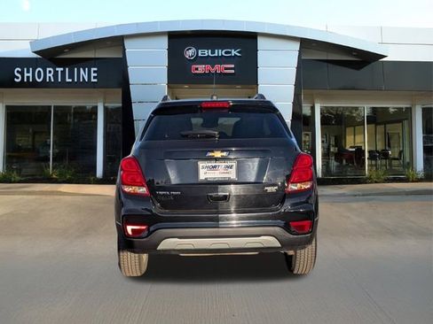 Used 2022 Chevrolet Trax LT w/ LT Convenience Package image 4