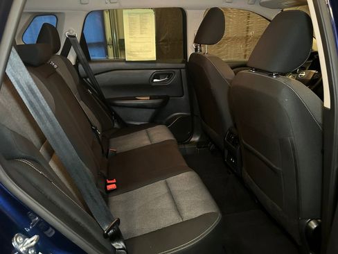 Used 2025 Nissan Rogue SV AWD/4WD image 18
